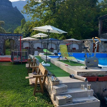 Villa Kuca Za Odmor Sa Bazenom Diva Grabovica à Jablanica Extérieur photo