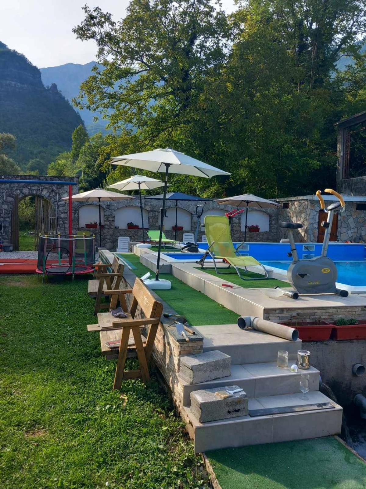Villa Kuca Za Odmor Sa Bazenom Diva Grabovica à Jablanica Extérieur photo